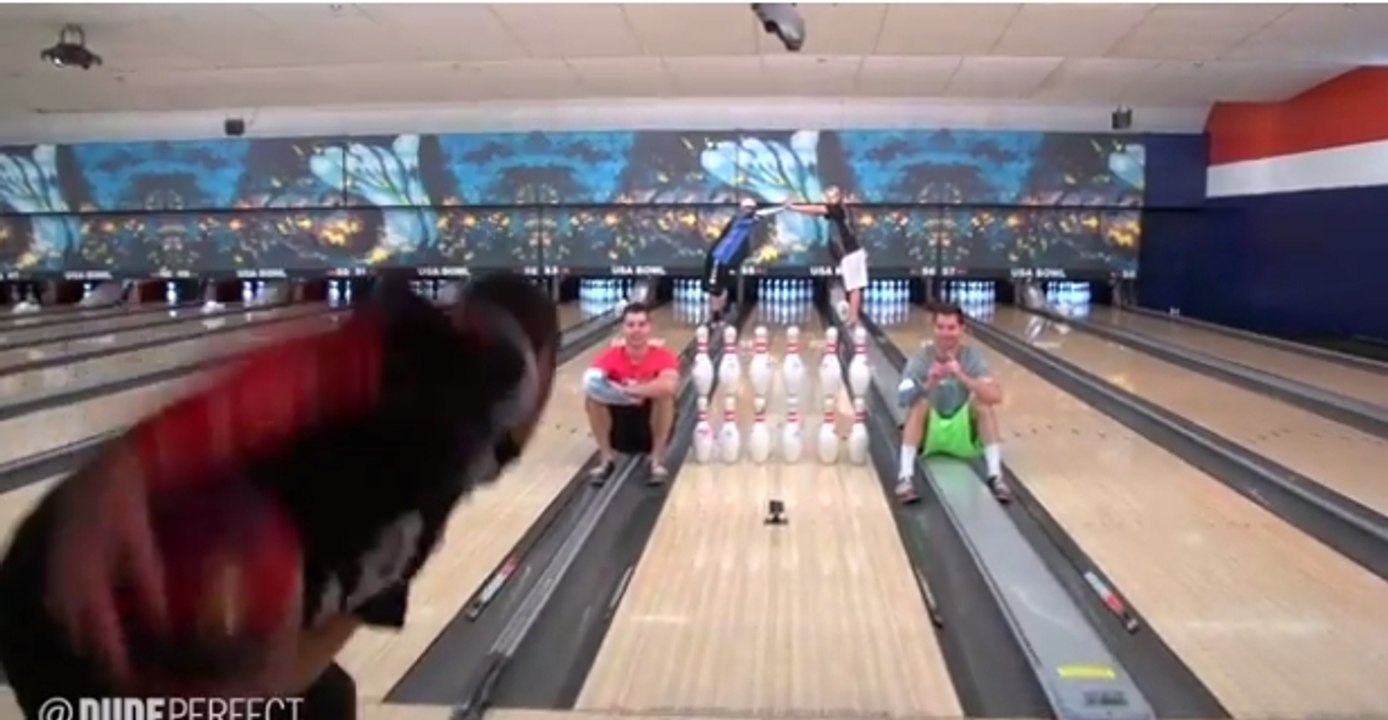 Les meilleurs tricks de bowling avec Jason Belmonte, le meilleur joueur du monde et les Dude Perfect