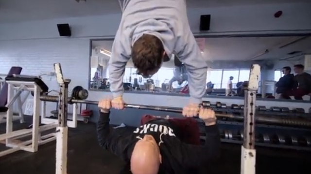 Des cascades impressionnantes à la salle de sport