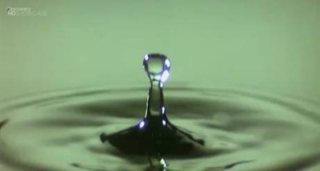 Découvrez la chute d'une goutte d'eau filmée au ralenti en vidéo