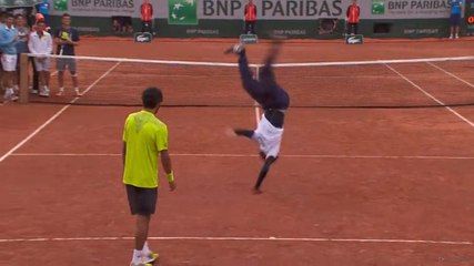 Roland Garros : La battle de danse hilarante entre Gaël Monfils et Laurent Lokoli