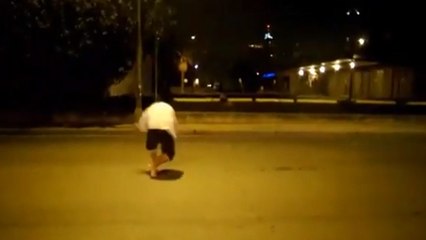 NBA : La chute hilarante d'un fan des San Antonio Spurs après le titre de champion