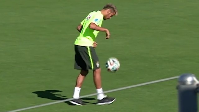 Les jongles de Neymar à l'entraînement avec le Brésil