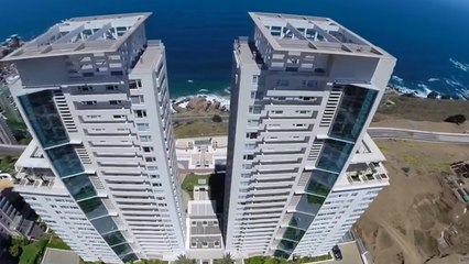 Wingsuit : Sebastian Alvarez vole entre 2 immeubles au Chili