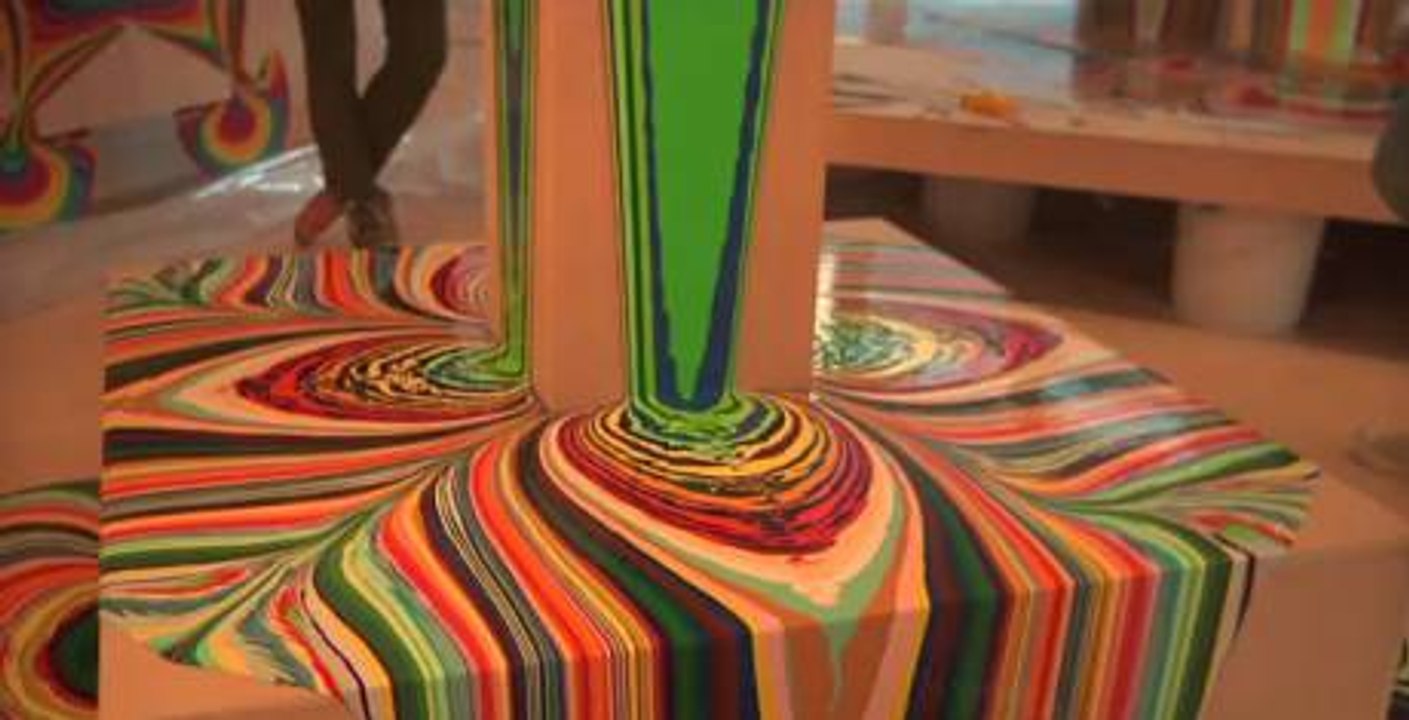 Découvrez des oeuvres d'art issues de coulures de peinture en vidéo