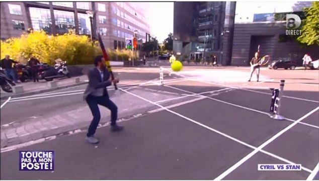 Touche pas à mon poste : Stanislas Wawrinka perd contre Cyril Hanouna au ping-pong avant de l'emporter au tennis