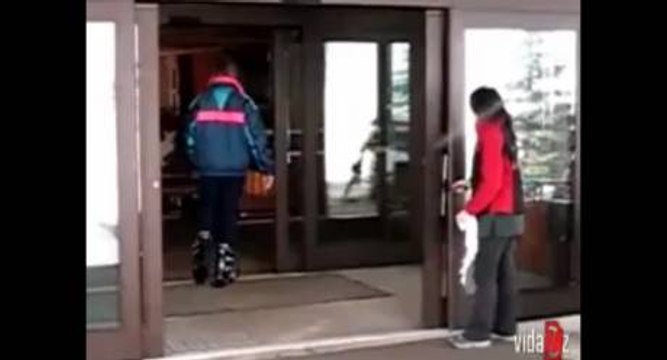 Comment laver une porte vitrée automatique?