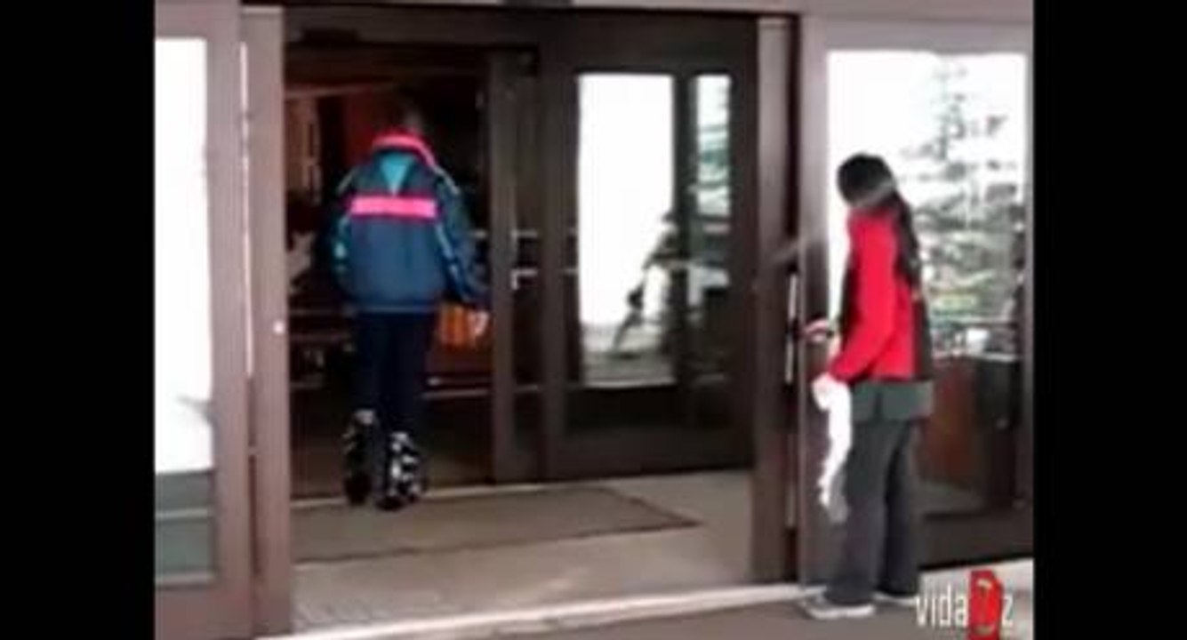 Comment laver une porte vitrée automatique?