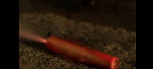 Assistez à l'explosion d'un pétard au ralenti