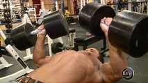 Un bodybuildeur de 73 kilos soulève 140 kilos à bout de bras