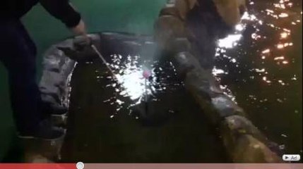 Mini-golf : Il remporte une piste en frappant dans une balle en haut d'un jet d'eau