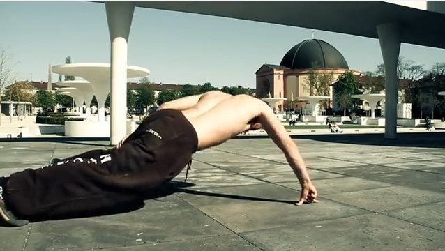 Apprenez à faire des pompes à 2 doigts ou à un bras pour vous muscler