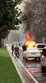 Ataköy'de araç alev alev yandı