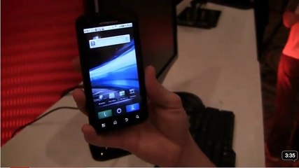 Le Motorola ATRIX, un téléphone d'agent secret