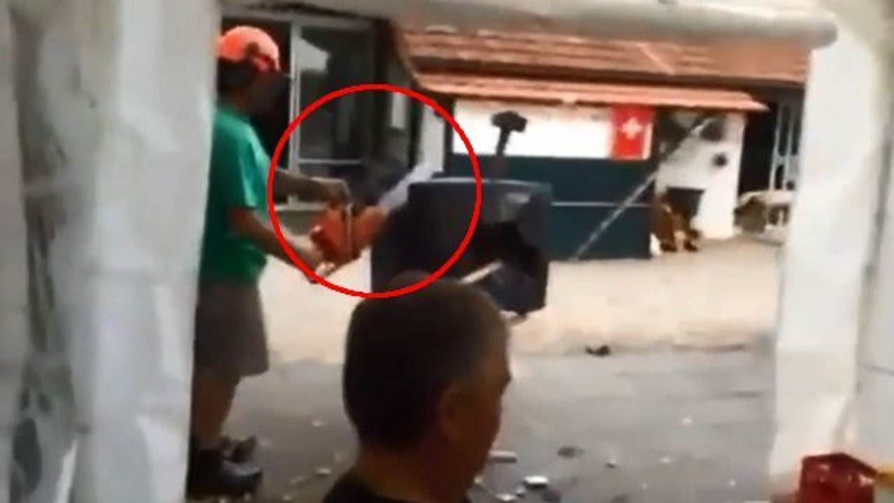 Coupe du monde 2014 : Un homme découpe sa télé à la tronçonneuse après la défaite de la Suisse