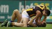 Un joueur pète les plombs et tente d'étrangler un adversaire en football australien
