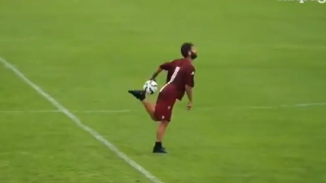 Les jongles incroyables d'Antonio Nocerino à l'entraînement