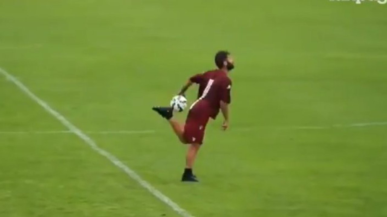 Les jongles incroyables d'Antonio Nocerino à l'entraînement