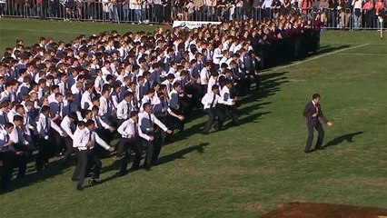 Des centaines d'étudiants réalisent un immense haka en Nouvelle-Zélande