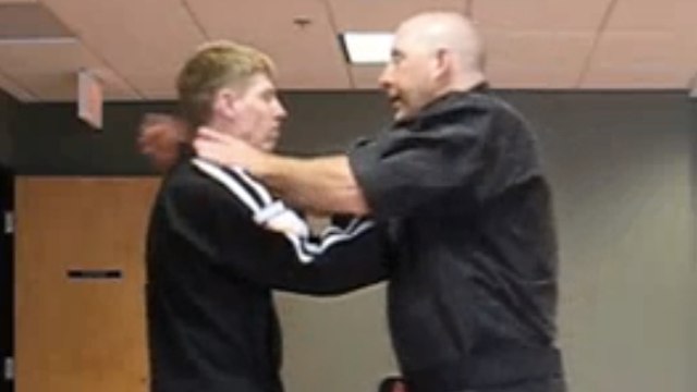 Kyusho-Jitsu : Un professeur met son élève KO en 1 seconde