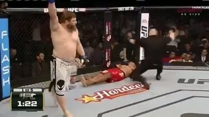 MMA : L'étonnant free fighteur Roy Nelson remporte son combat avec un ko fulgurant