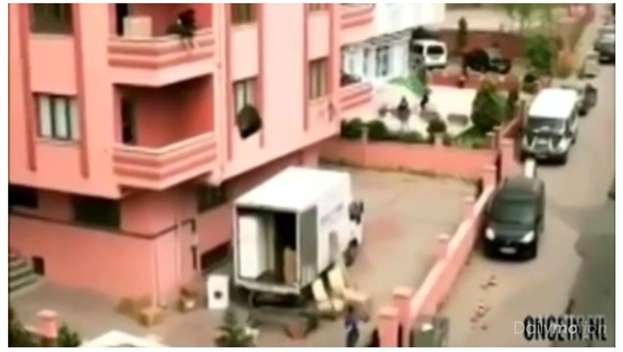 Ils ont testé le déménagement à la catapulte !