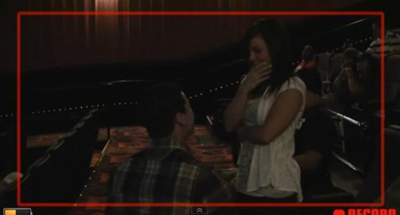 Il réalise un court-métrage pour faire sa demande en mariage