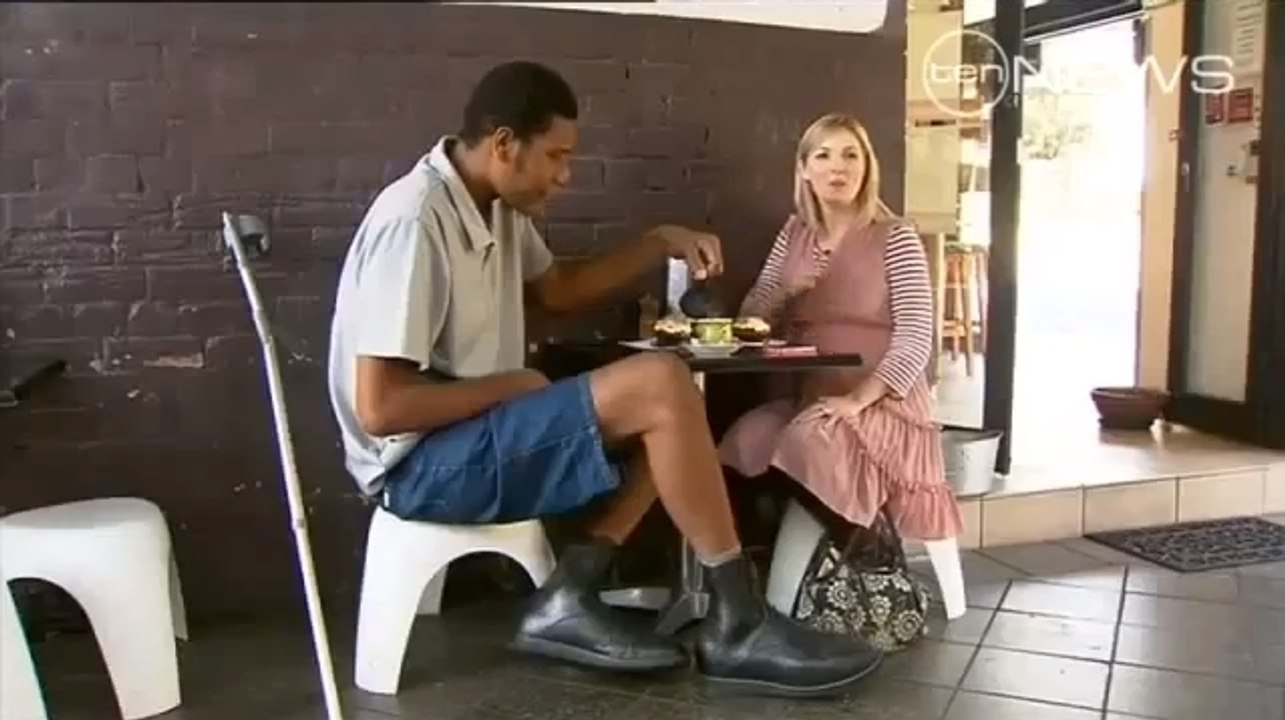 Il a les plus grands pieds du monde !