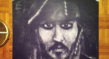 Un artiste réalise des portraits de stars en sel