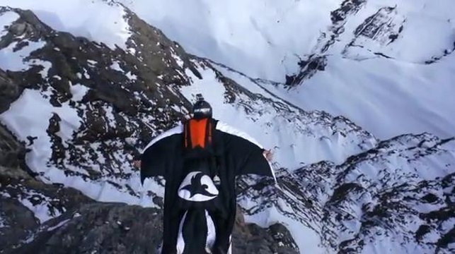 Ils se prennent pour des aigles dans leur combinaison