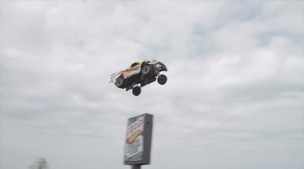 La marque Hot Wheels bat le record du saut en voiture