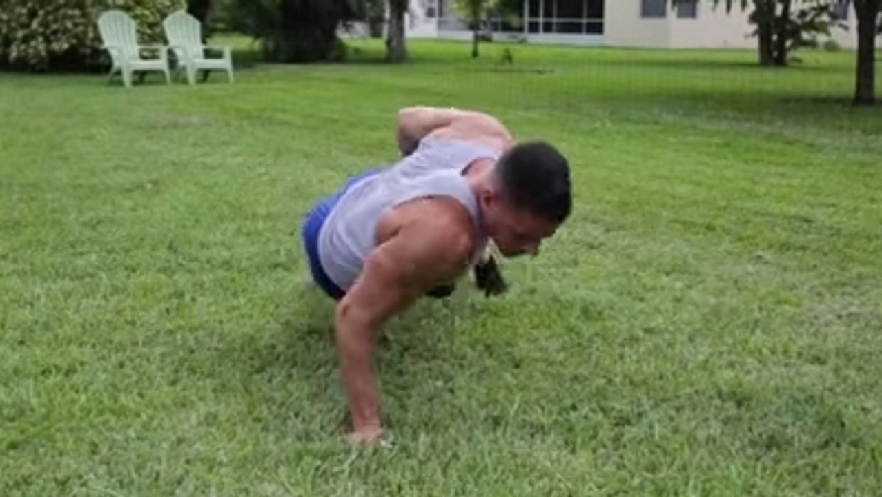 Pompes à 1 main : Apprenez à faire des pompes à une main facilement grâce à cette technique