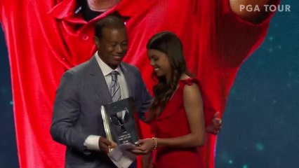 Emotional Tiger Woods inducted into Hall of Fame
