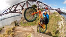 BMX : Les tricks incroyables de Danny MacAskill en Ecosse