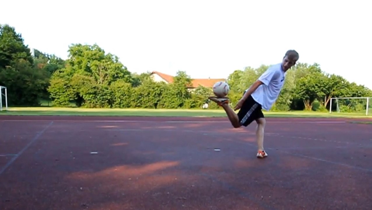 Freestyle : Les jongles complètement fous de Christian Kerschdorfer