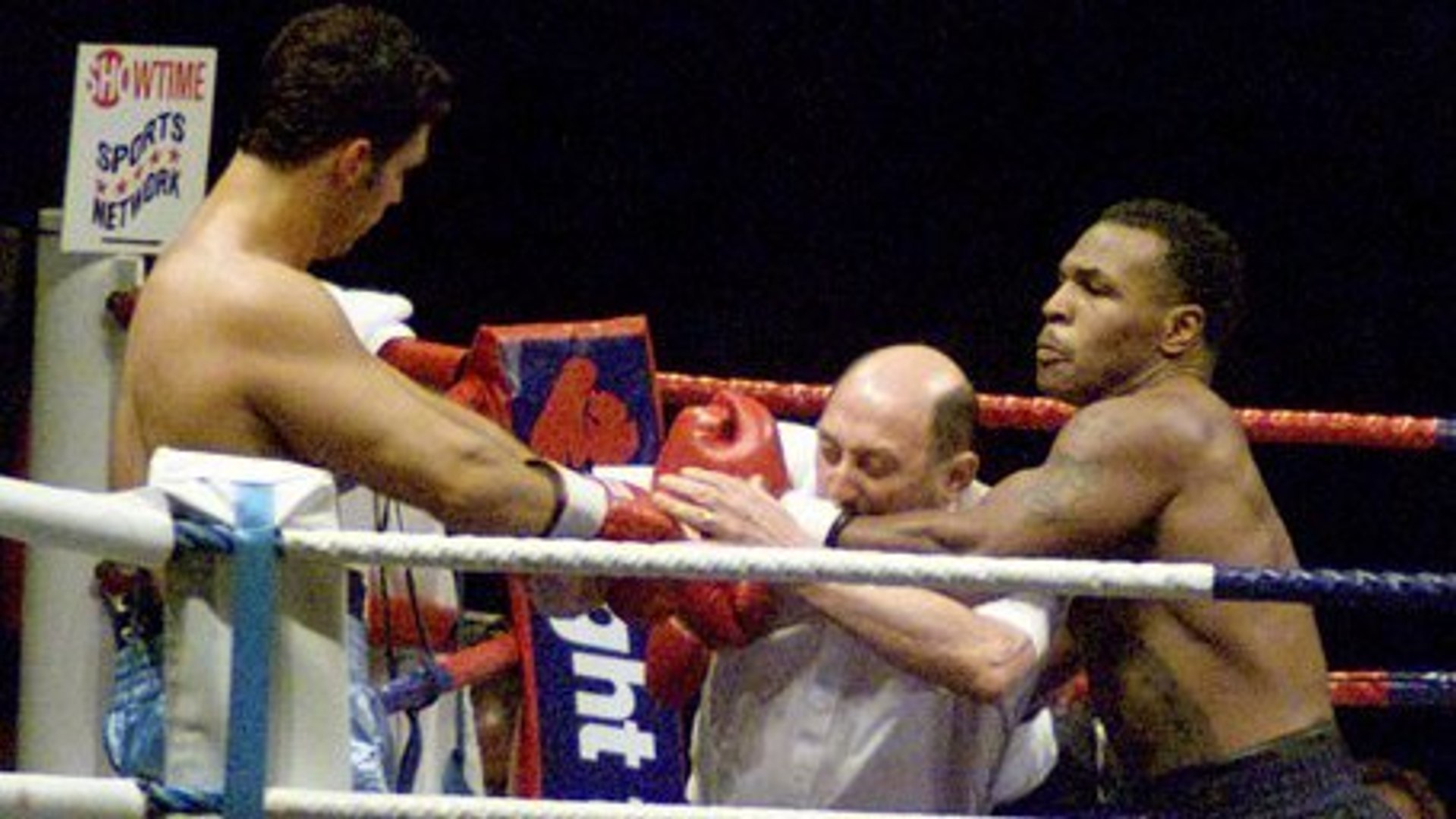 Boxe : Découvrez le combat le plus fou de Mike Tyson avec un KO  rententissant - Vidéo Dailymotion