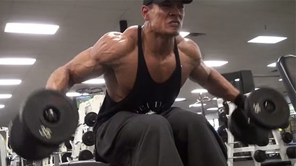 Bodybuilding : L'entraînement des trapèzes et des épaules de Charles Fuller