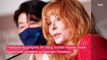 PHOTOS : Triple chute et accident de petite culotte pour Mylène Farmer sur le tapis rouge de l'Élysée… Tout va bien ?