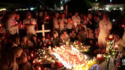 Vidéo : Exclu Public : Sur la Tombe de Johnny, Laeticia Hallyday se lâche complètement...