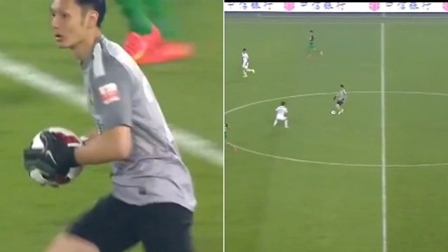 Un gardien chinois pète les plombs et remonte le terrain en dribblant