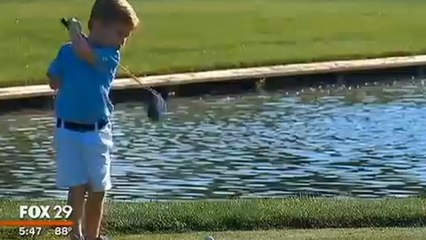 Golf : Cet enfant à un bras manie le club comme un pro !
