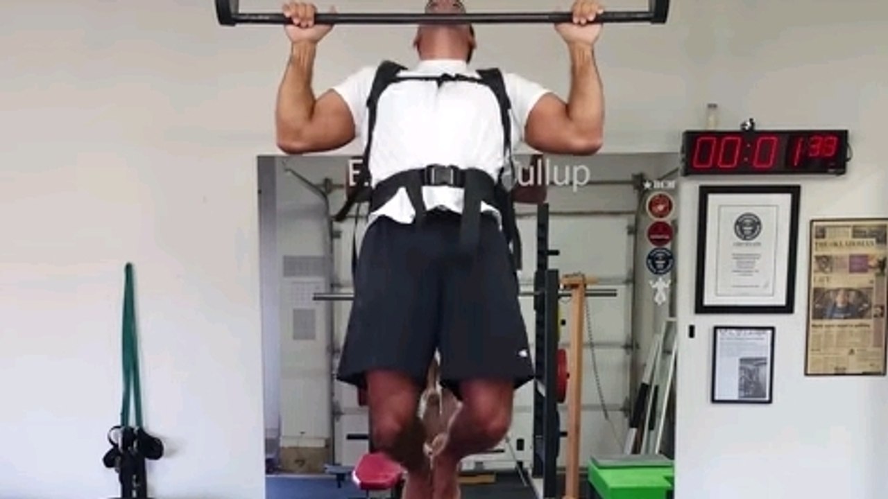 Musculation : Il bat le record du monde de tractions effectués avec une charge