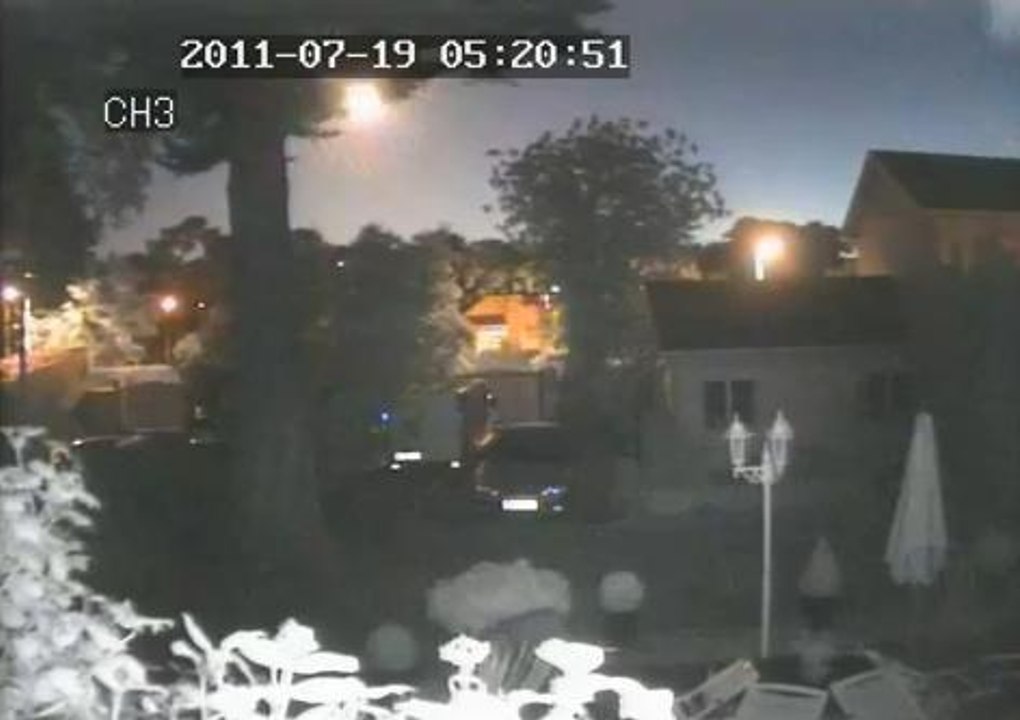 Découvrez les images de la météorite qui s'est écrasée en Bretagne