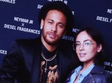 Agathe Auproux frôle l'accident vestimentaire face à Neymar... la photo qui vaut de l'or !