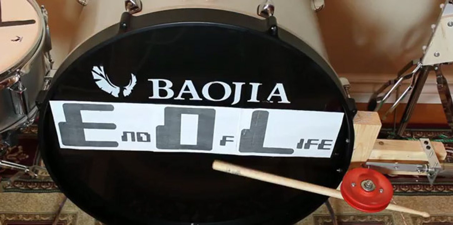 Découvrez le titre Beautiful People de Marylin Manson rejoué par un robot en images