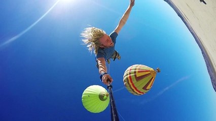 Du saut à l'élastique entre deux montgolfières !