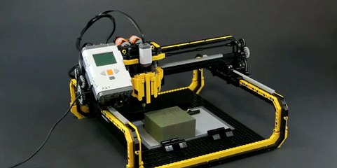 Découvrez une machine en Lego capable de sculpter de la mousse en vidéo