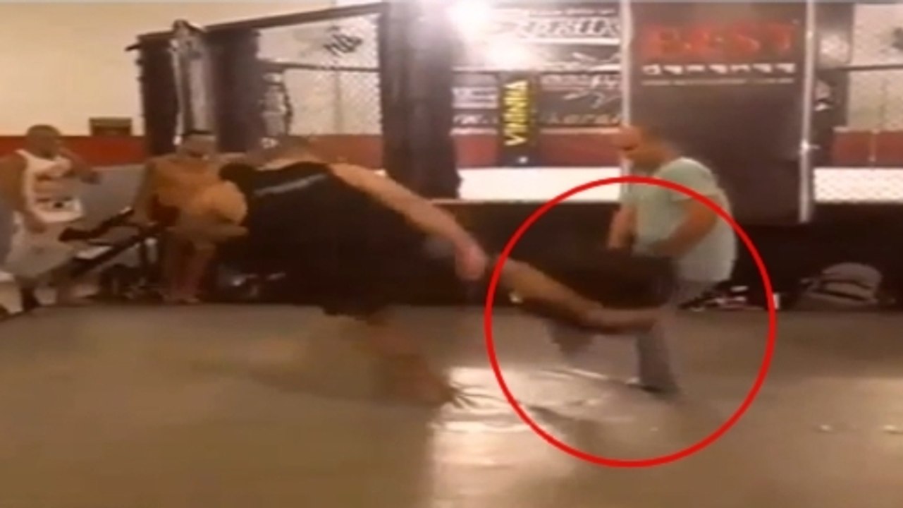 MMA : Pedro Rizzo met un journaliste à terre grâce à un coup de pied surpuissant