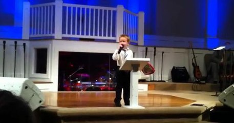A 4 ans, il passionne les fidèles de son église