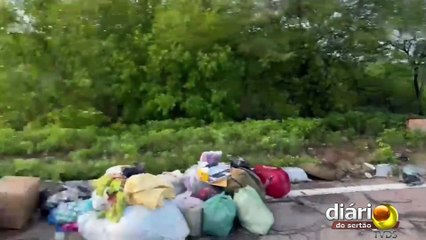 VÍDEO: Motorista entra de vez na BR-230, causa colisão e caminhonete capota diversas vezes, em Pombal