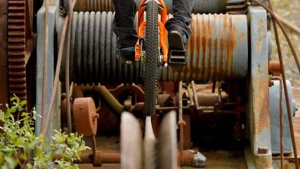 Découvrez le film Industrial Revolutions en vidéo